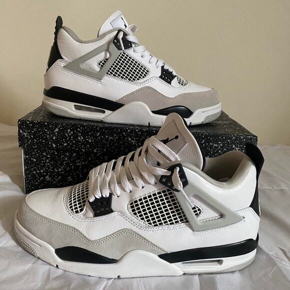 Jordan 4 retro military black - size 10.5 M / 12 W US / 43.5 EU - Picture 6 of 8